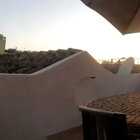Cozy In The Center With Terrace Апартаменты *