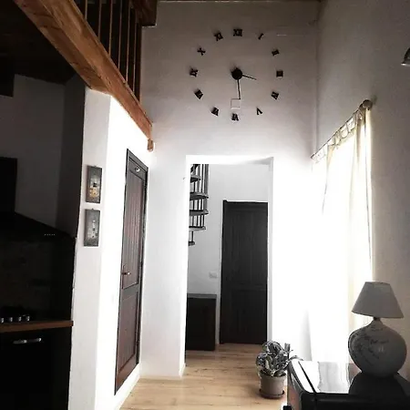 Cozy In The Center With Terrace Апартаменты Кальяри